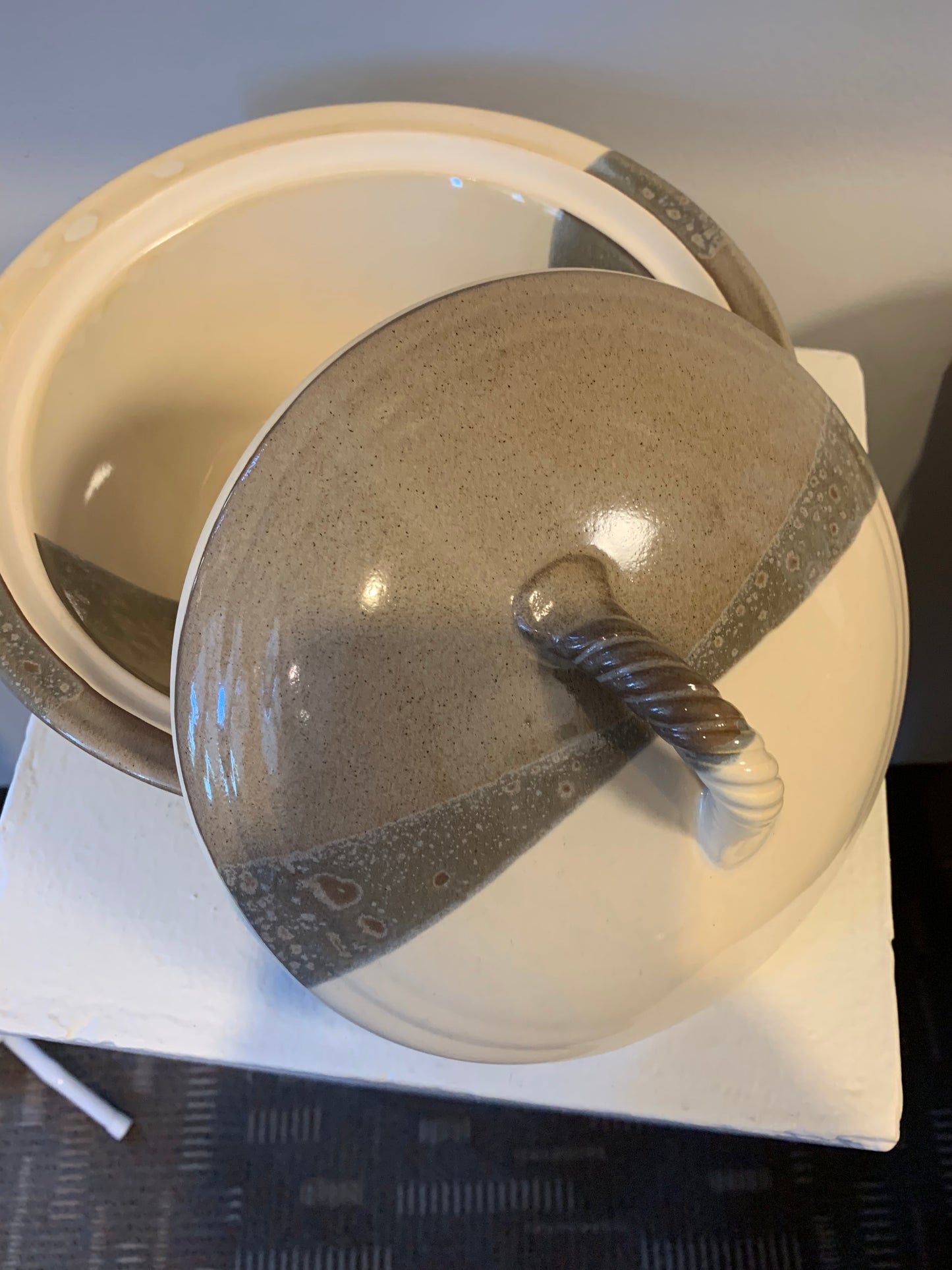 Casserole - Covered - Sand